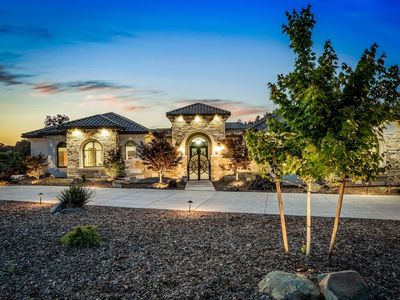 3526 Greenview Dr