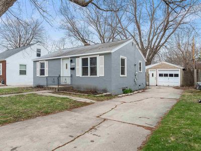 1123 GROSS AVENUE