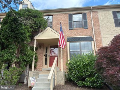 525 Bassett Ln