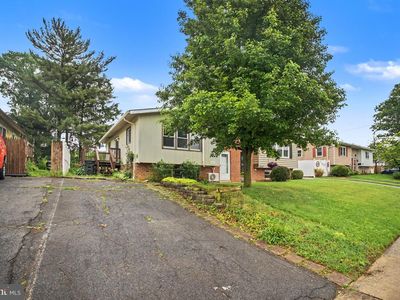 541 Golden St