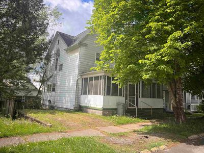 208 1st St