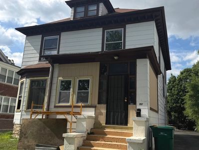 207 2nd Ave