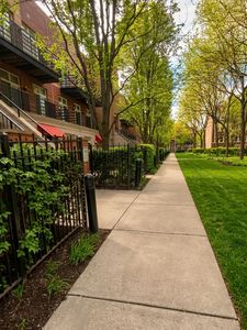 1033 E 46th St APT 406