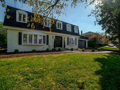 19W071 Avenue Chateaux N