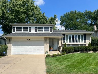 Property at 2314 E Lillian Ln, Arlington Heights, IL