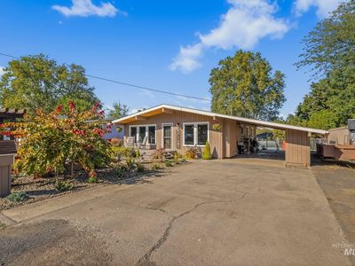 421 Park Dr