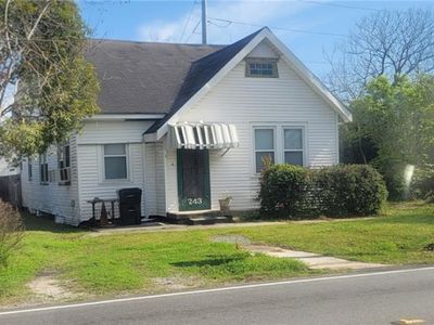 243 Hickory Ave