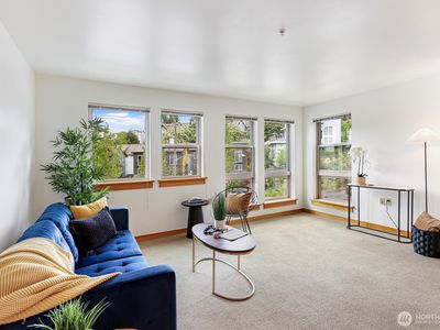 827 Hiawatha Place S #308