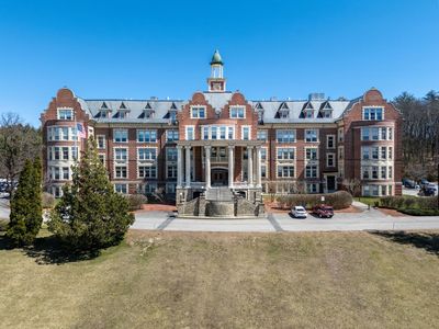 15 Mount St. Mary's Way UNIT 406