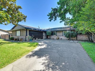 1026 W El Camino Ave