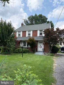 17 W Greenwood Ave