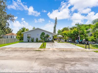 235-237 SW 12th St