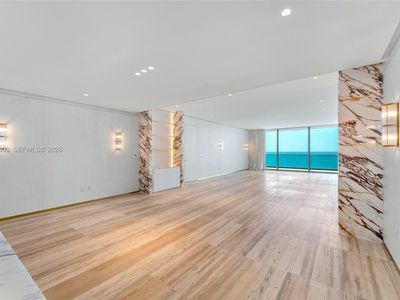 10201 Collins Ave Unit 906