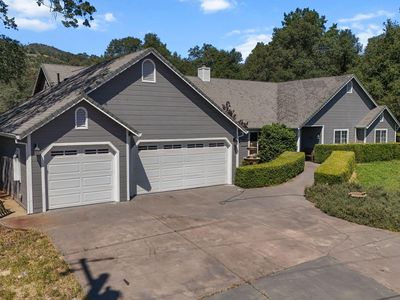 8957 Knobhill Cir
