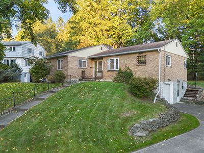 136 N Meadowbrook Ln