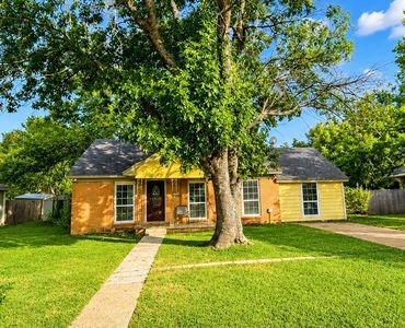 Property at 1126 W 7th St, Mc Gregor, TX