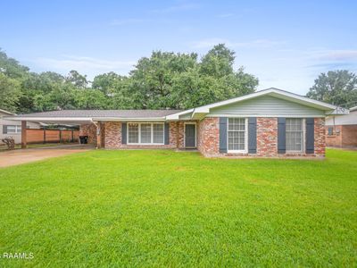 112 Colonial Dr