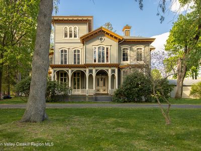 6 Eileen Drive
