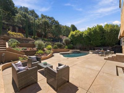 904 Foothill Dr
