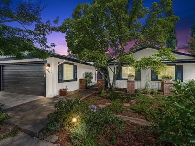 8941 La Riviera Dr