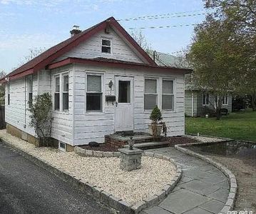 Property at 44 Perry Avenue, Bayville, NY
