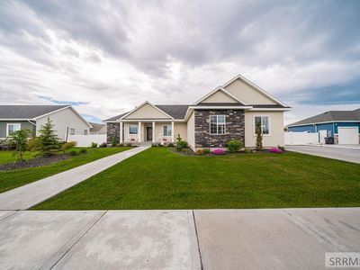 728 Regency Ln