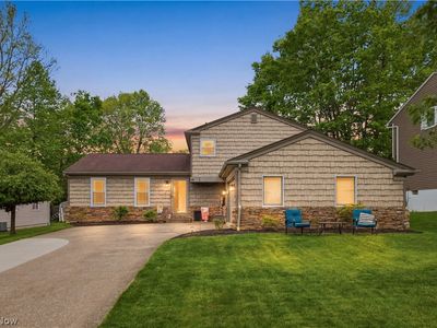 Property at 488 Woodlake Dr, Medina, OH