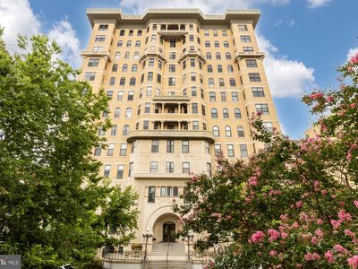 1615 Q St NW APT 202