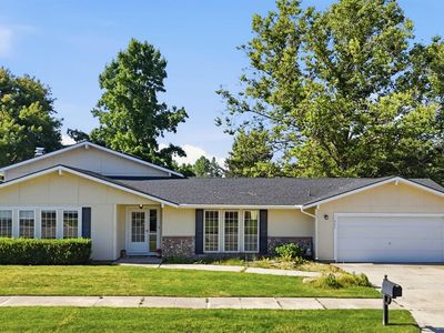 1237 E Cerramar Ct