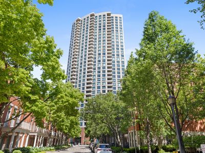 501 N Clinton St APT 607