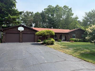 5050 Winewood Ln