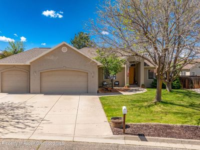 24 Promontory Pl
