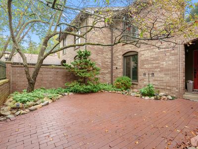 3648 Woodcliff Dr