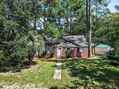 2501 Redwood St.