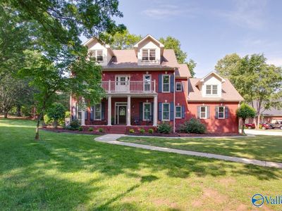 2726 Treyburne Ln SE