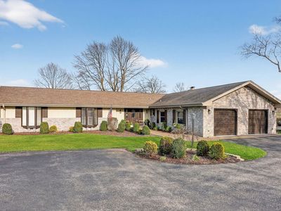 686 Golf Club Ln