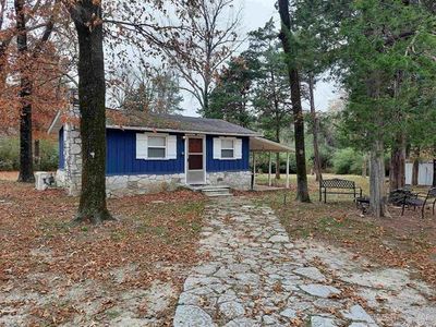 211 S Bayou Dr