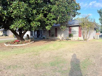 8105 Meadow Dr