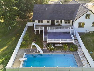 128 Flagstone Drive