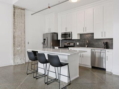 350 Saint Peter St Unit 908