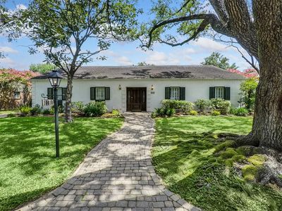 10610 Piping Rock Ln