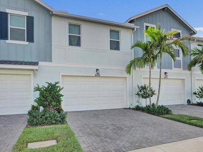4508 Longwood Lake Square