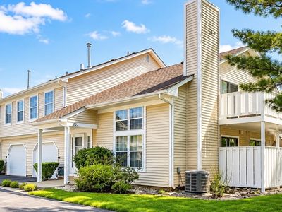Property at 232 Whitewood Dr, Streamwood, IL