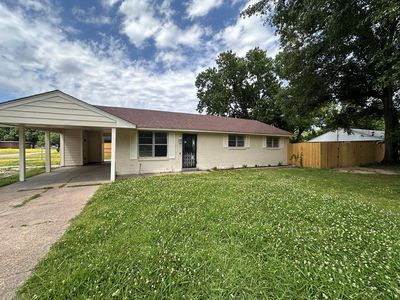2400 N Woodlawn Dr