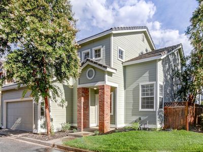 8228 Woods Edge Ln