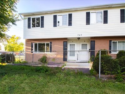 747 N Randall Rd APT A