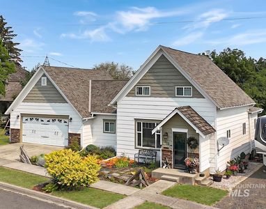 315 W North St #W