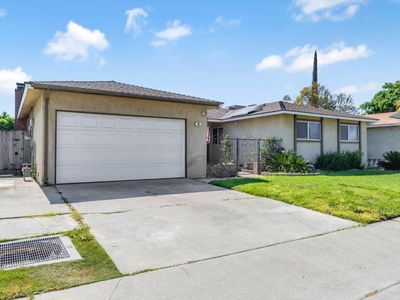 Property at 362 W Ashcroft Ave, Clovis, CA