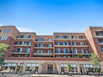 3125 W Fullerton Ave APT 204