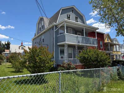 492 Sayre Ave